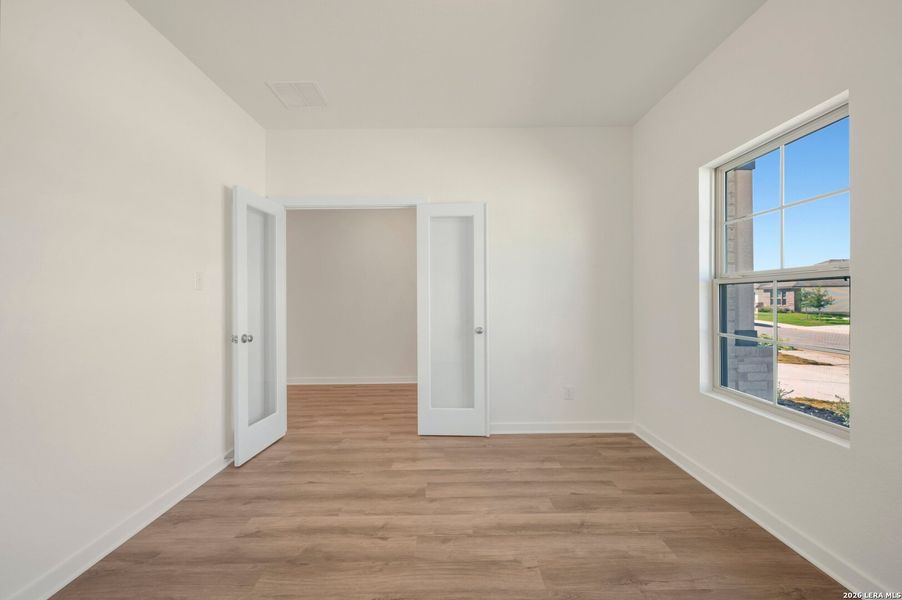 Spacious, unfurnished interior of a new home in Cinco Lakes, San Antonio (Image 23).