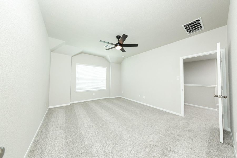 Spacious, unfurnished interior of a new home in Bammel Oaks, Houston (Image 21).