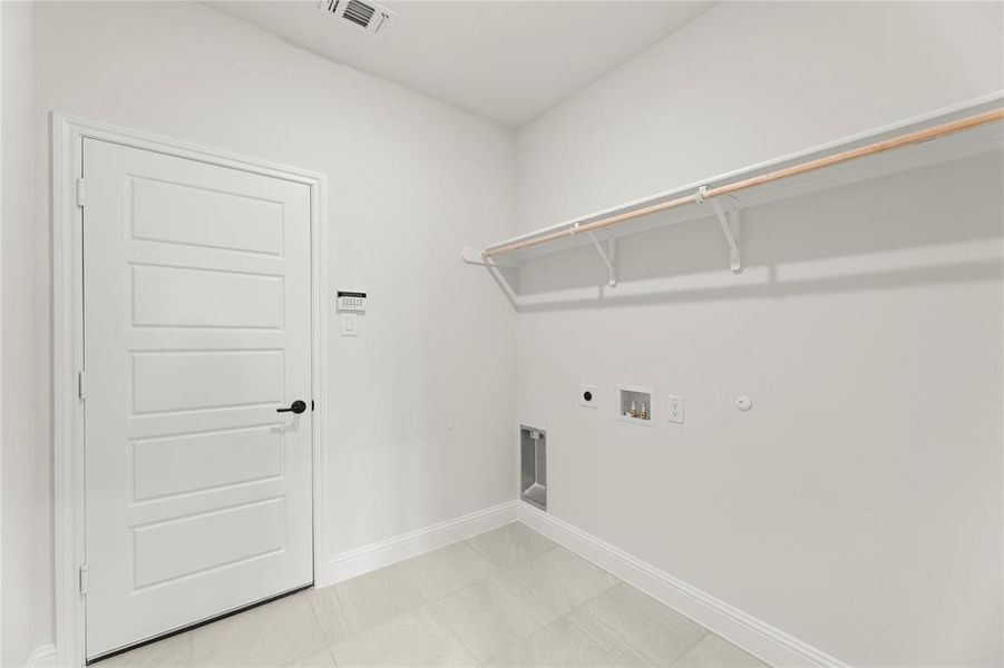 Spacious, unfurnished interior of a new home in Lovers Landing, Forney (Image 14). Spacious, unfurnished interior of a new home in Lovers Landing, Forney (Image 14).