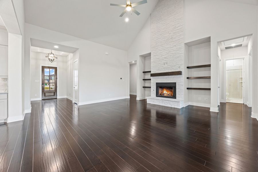 Spacious, unfurnished interior of a new home in Tuscan Estates, Waxahachie (Image 18).
