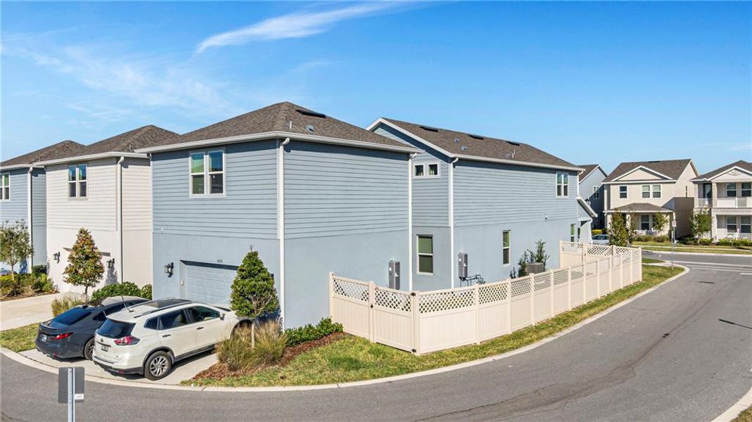 Exterior details and patio area of a home in , Winter Garden (Image 3).