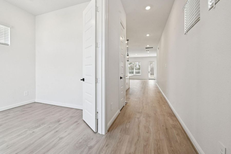 Spacious, unfurnished interior of a new home in Pinewood Trails - Luxe Series, Atascocita (Image 24). Spacious, unfurnished interior of a new home in Pinewood Trails - Luxe Series, Atascocita (Image 24).