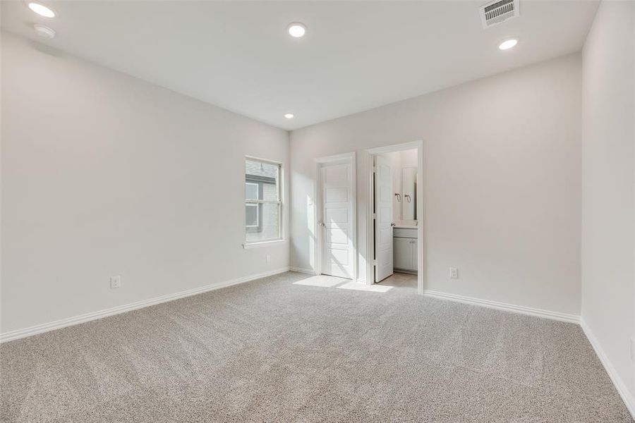 Spacious, unfurnished interior of a new home in Valencia On The Lake, Little Elm (Image 31). Spacious, unfurnished interior of a new home in Valencia On The Lake, Little Elm (Image 31).