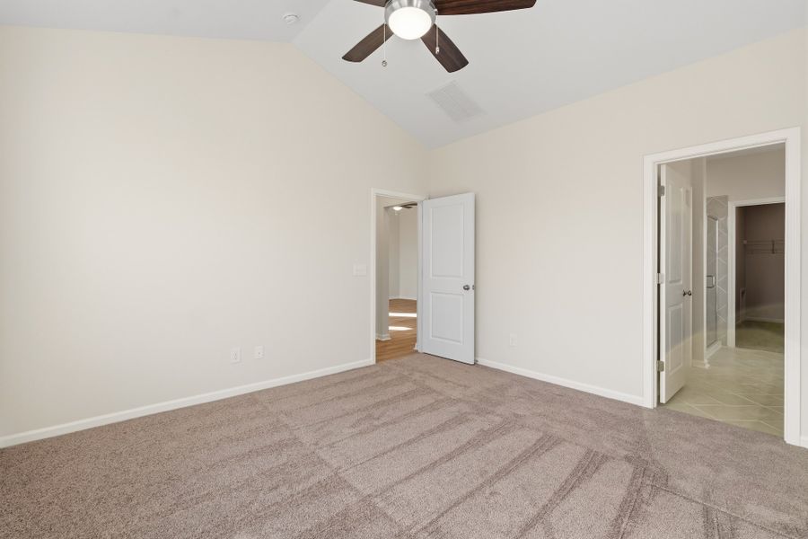 Spacious, unfurnished interior of a new home in Landmark Commons, Boiling Springs (Image 19).
