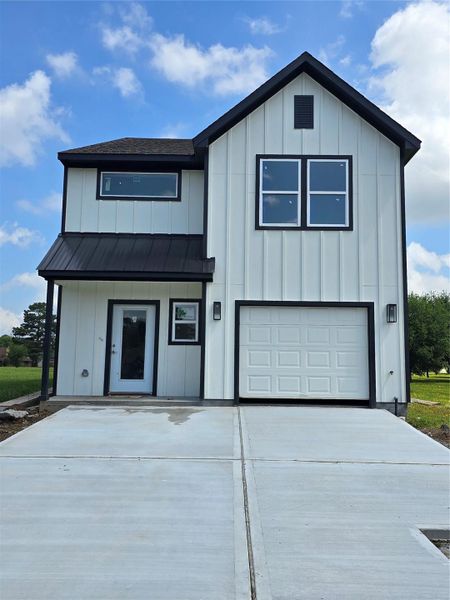 Front exterior of a new home in , Willis, TX, highlighting curb appeal (Image 1). Front exterior of a new home in , Willis, TX, highlighting curb appeal (Image 1).