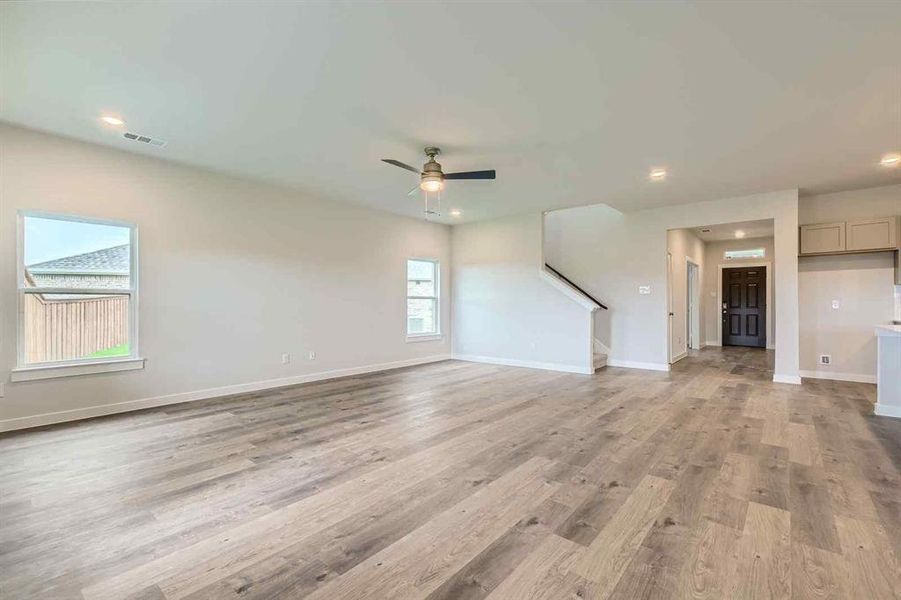 Spacious, unfurnished interior of a new home in The Estates Collection at Overland Grove, Forney (Image 21).