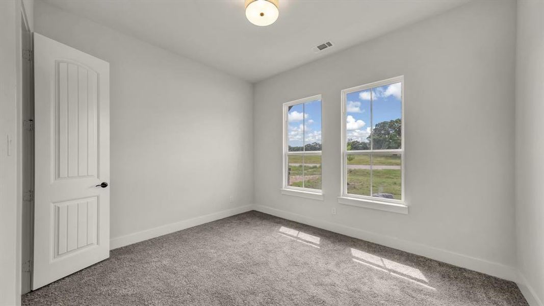 Spacious, unfurnished interior of a new home in Freeman Ranch, Weatherford (Image 17).