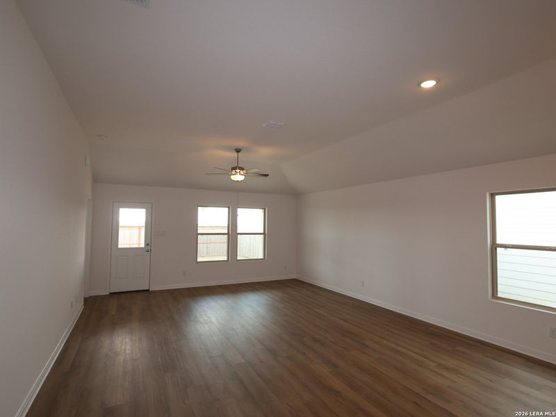 Spacious, unfurnished interior of a new home in Meadows at Clear Springs, New Braunfels (Image 28).