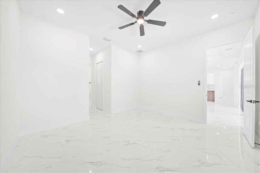 Spacious, unfurnished interior of a new home in , Cape Coral (Image 21).