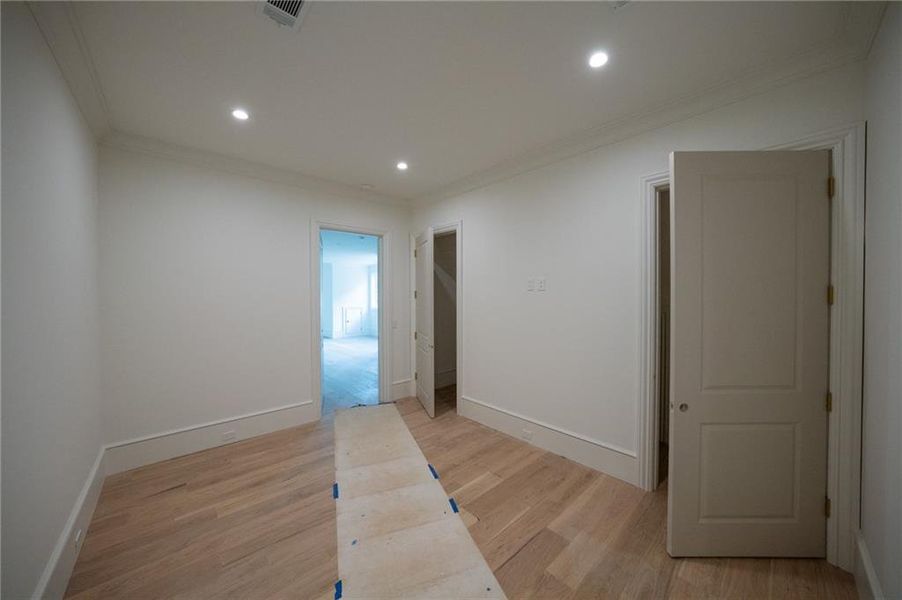 Spacious, unfurnished interior of a new home in Blue Heron Walk, Atlanta (Image 26).