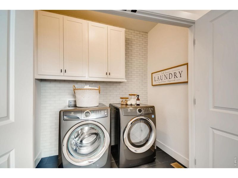 Furnished interior view inside a new home in Mountain Brook, Longmont (Image 18).
