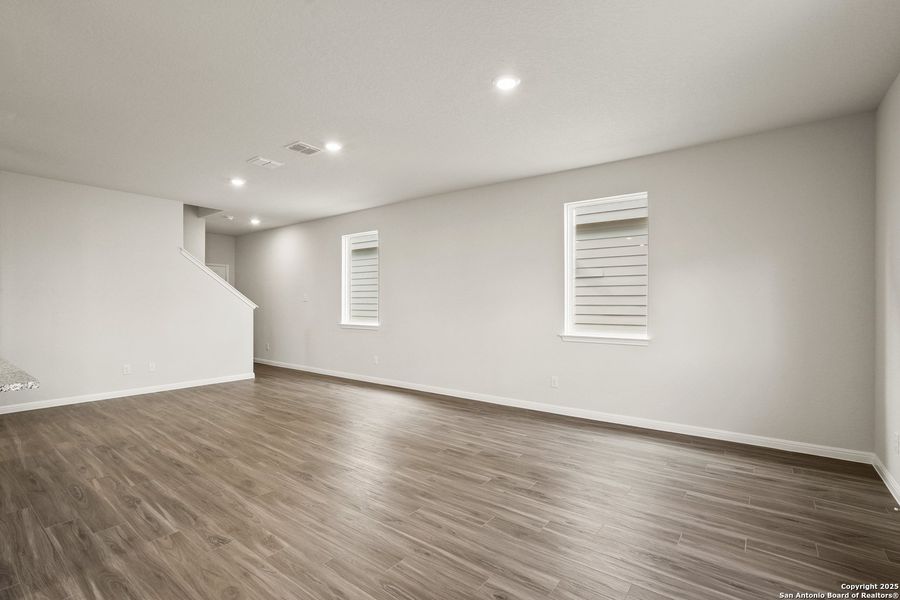 Spacious, unfurnished interior of a new home in Melissa Ranch, San Antonio (Image 22).