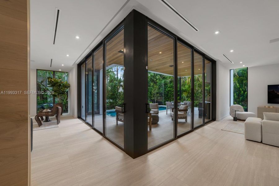 Community amenities in , Miami (Image 44).