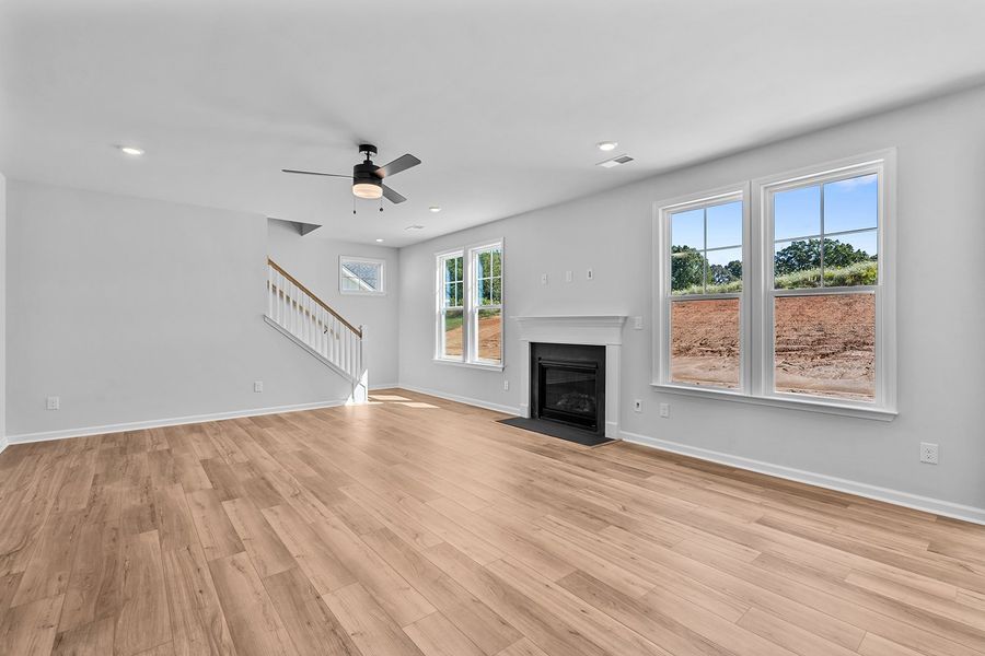 Spacious, unfurnished interior of a new home in Fieldstone, Lexington (Image 28).