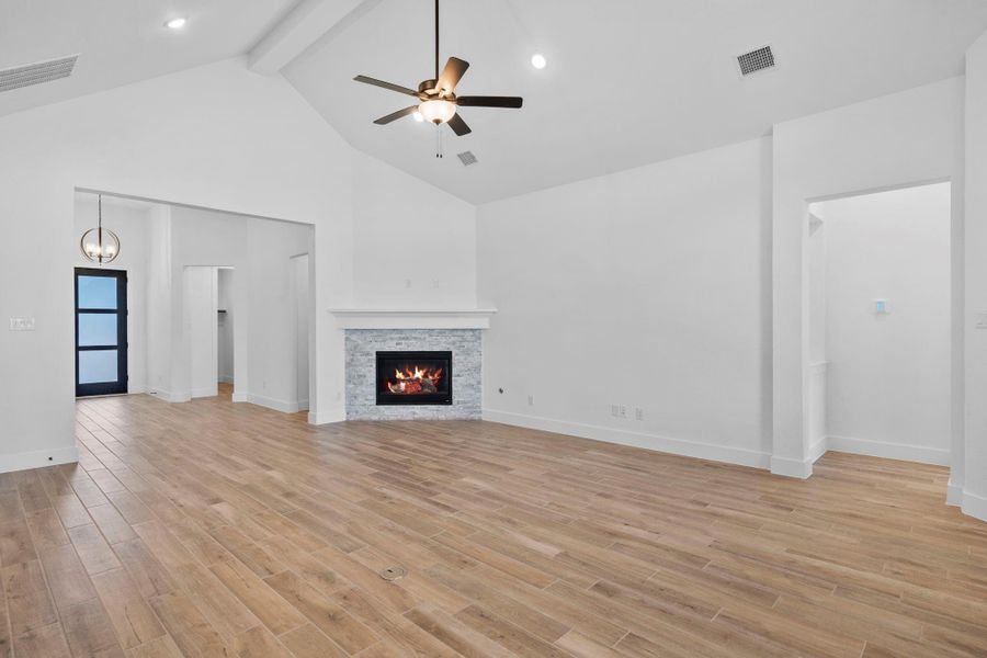 Spacious, unfurnished interior of a new home in Jordan Ranch, Fulshear (Image 17).