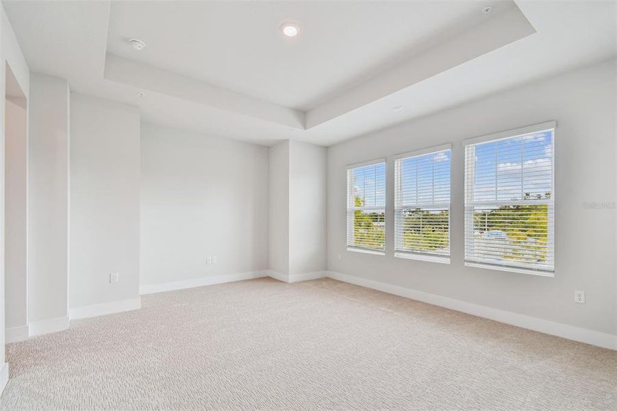 Spacious, unfurnished interior of a new home in Towns at Union, St. Petersburg (Image 27).