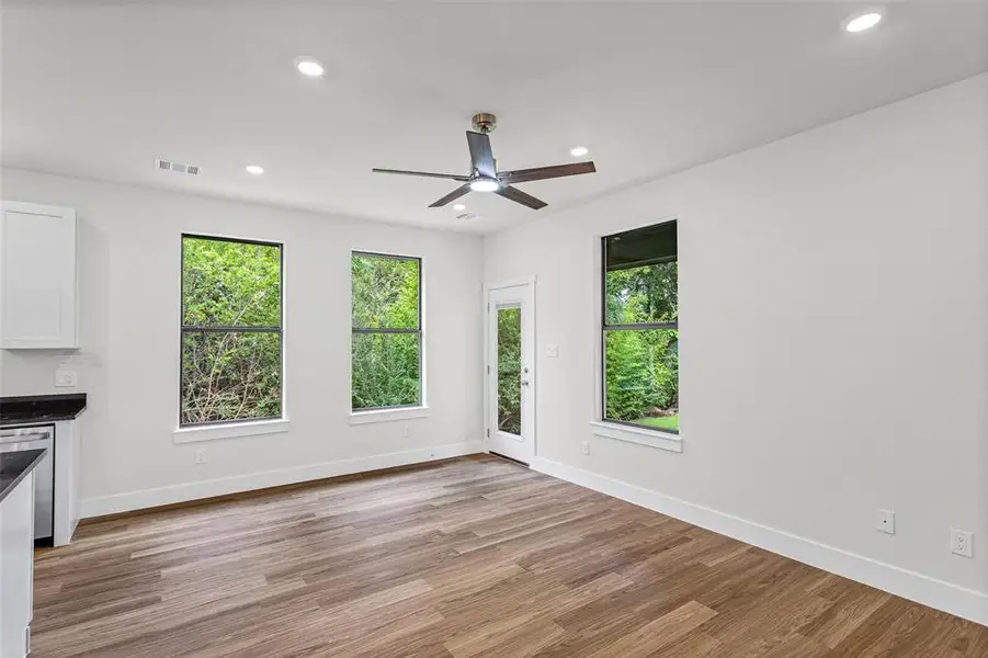 Spacious, unfurnished interior of a new home in , Granbury (Image 24).