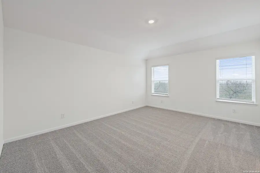 Spacious, unfurnished interior of a new home in Savannah Place, San Antonio (Image 13).
