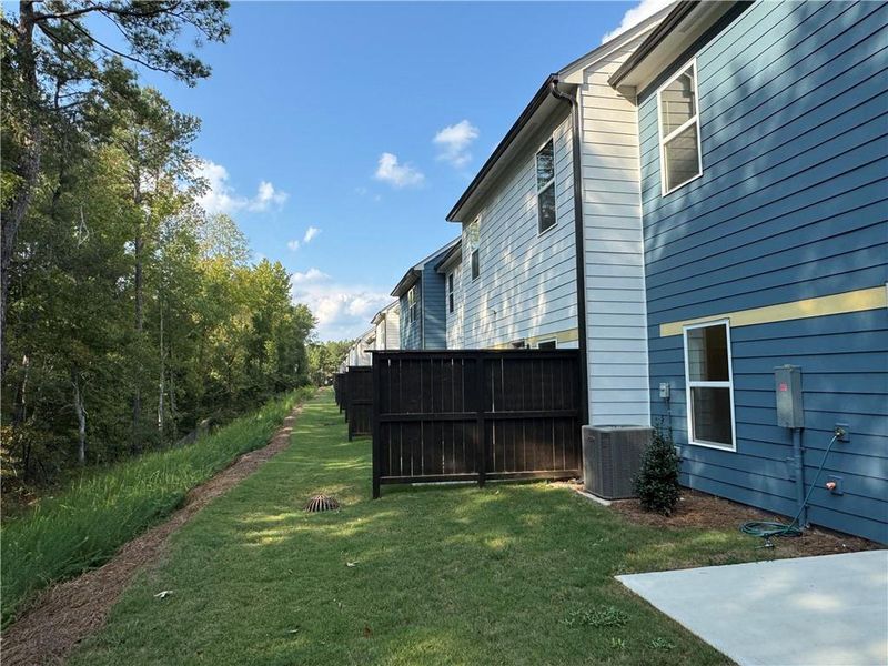 Exterior details and patio area of a home in Laurelwood, Douglasville (Image 1).