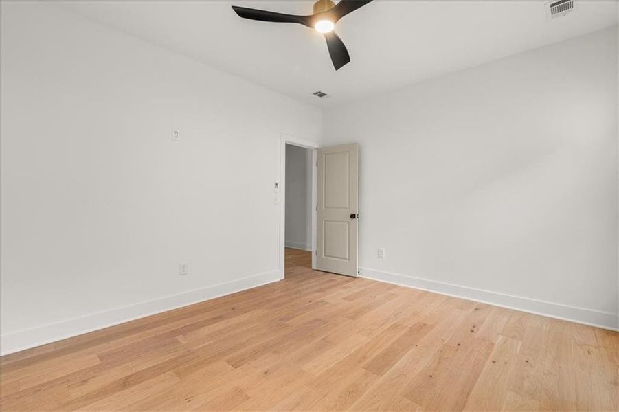 Spacious, unfurnished interior of a new home in , Atlanta (Image 40).