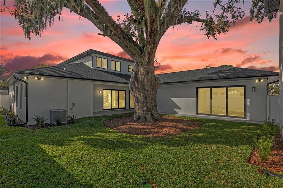 Exterior details and patio area of a home in , Orlando (Image 37).