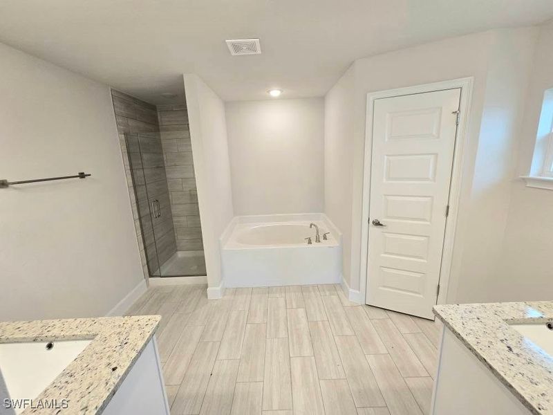 Spacious, unfurnished interior of a new home in Lehigh Acres, Lehigh Acres (Image 11).