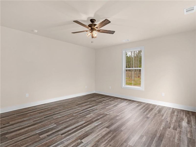 Spacious, unfurnished interior of a new home in , Mansfield (Image 31).