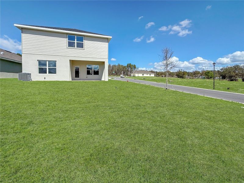 Exterior details and patio area of a home in Arbor Park, Leesburg (Image 3).