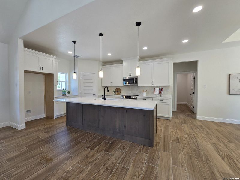 Furnished interior view inside a new home in , Canyon Lake (Image 11).