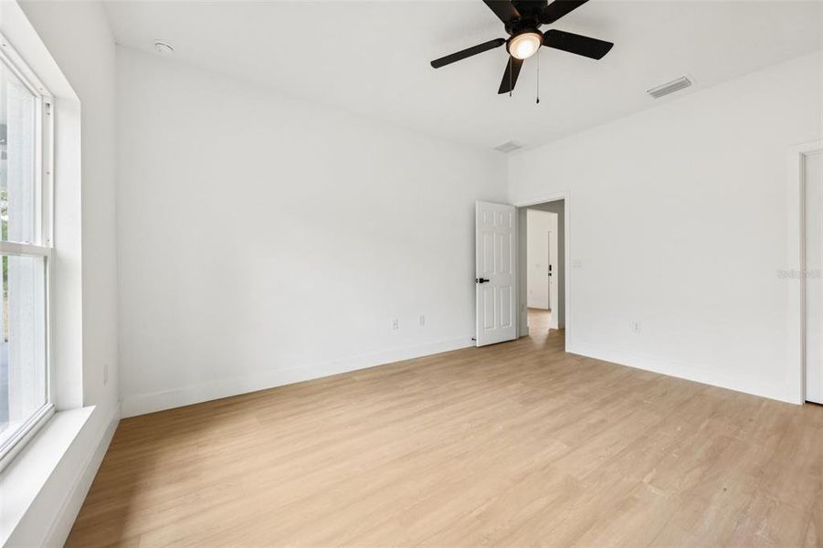 Spacious, unfurnished interior of a new home in , Ocklawaha (Image 30).