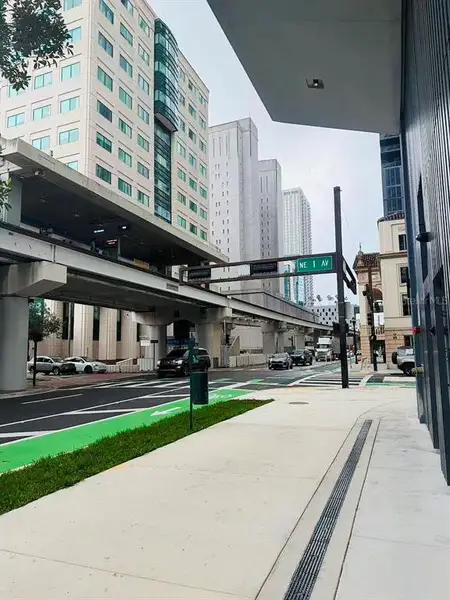 Condo located in Miami, FL showcasing its design and architecture (Image 3).