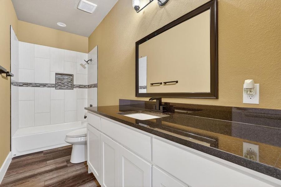 Furnished interior view inside a new home in , Waxahachie (Image 5).