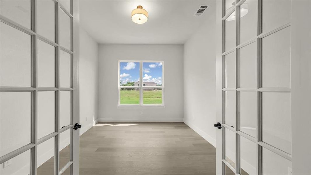 Spacious, unfurnished interior of a new home in Freeman Ranch, Weatherford (Image 34).