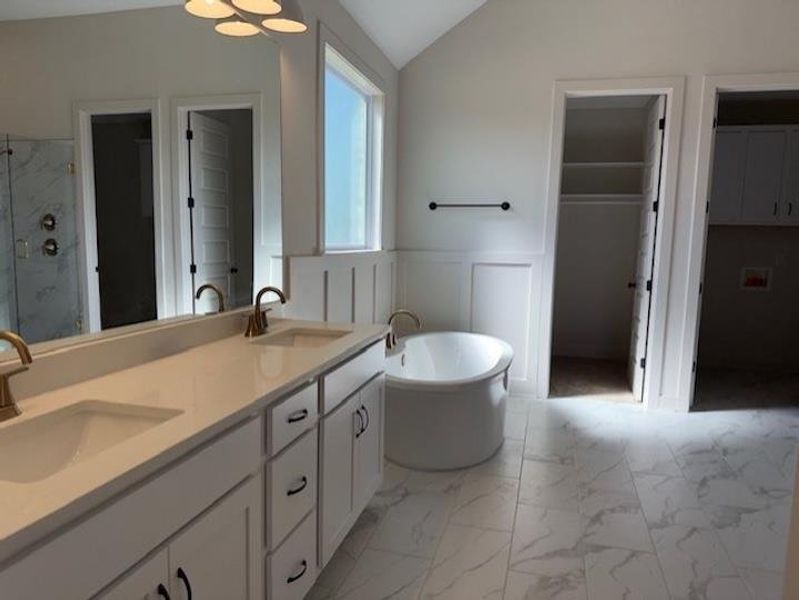 Furnished interior view inside a new home in White Oak, Arlington (Image 9).