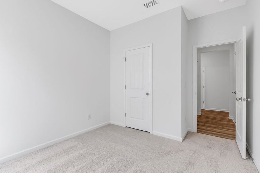 Spacious, unfurnished interior of a new home in Three Rivers, Rome (Image 20).
