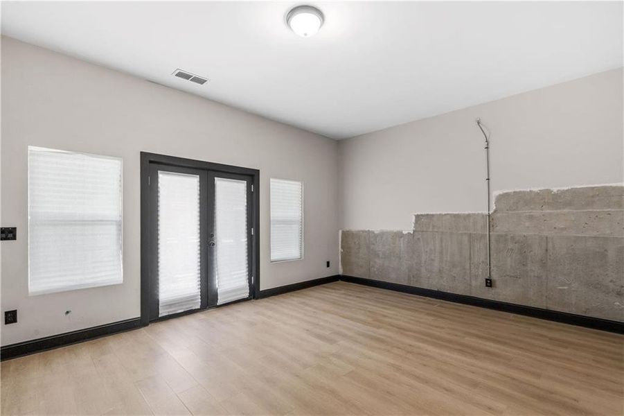 Spacious, unfurnished interior of a new home in , Atlanta (Image 43).
