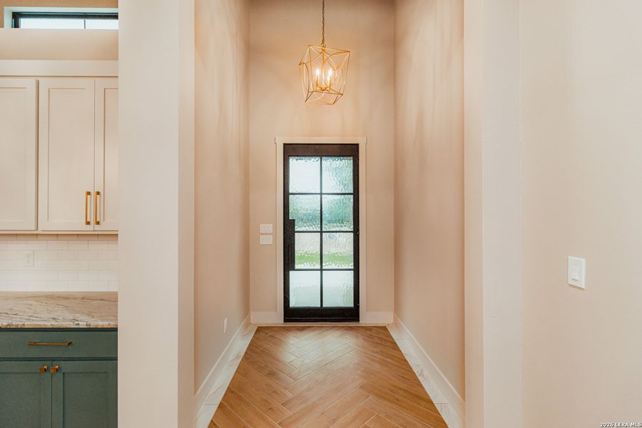 Spacious, unfurnished interior of a new home in , La Vernia (Image 23).