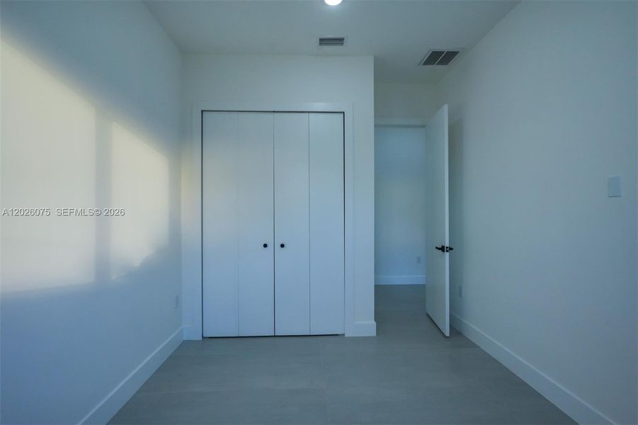 Spacious, unfurnished interior of a new home in , Cape Coral (Image 37).