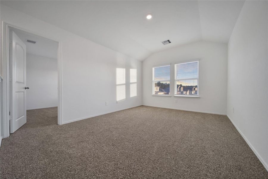Spacious, unfurnished interior of a new home in Breckenridge Forest, Spring (Image 18).