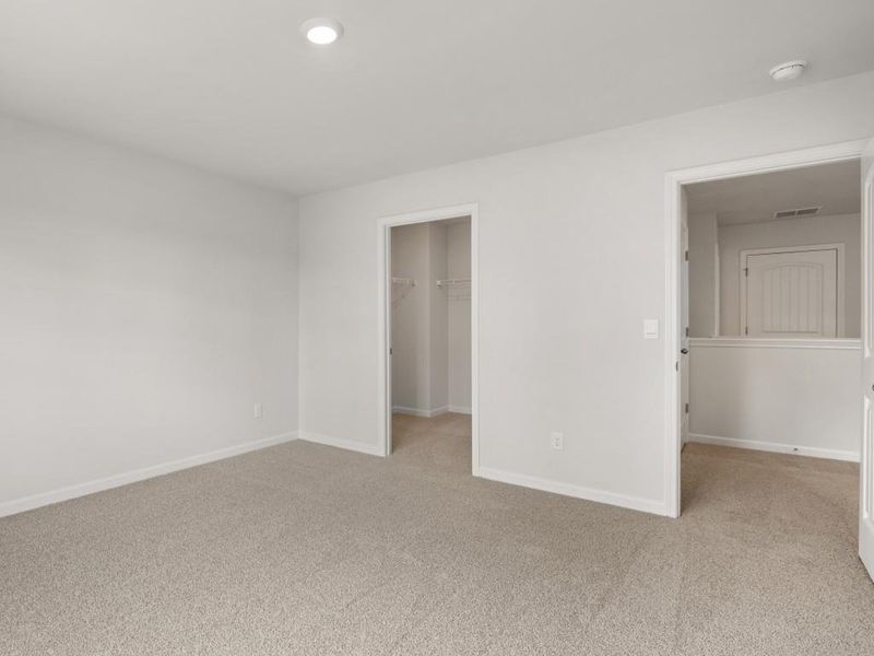 Spacious, unfurnished interior of a new home in Thompson Ridge, Dallas (Image 19). Spacious, unfurnished interior of a new home in Thompson Ridge, Dallas (Image 19).