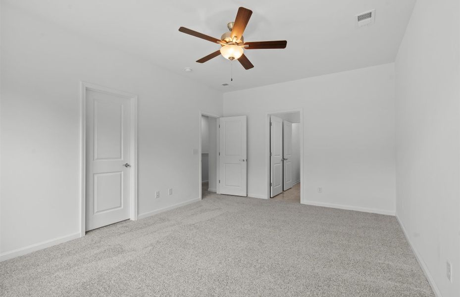Spacious, unfurnished interior of a new home in Alston Park, Greenville (Image 20).