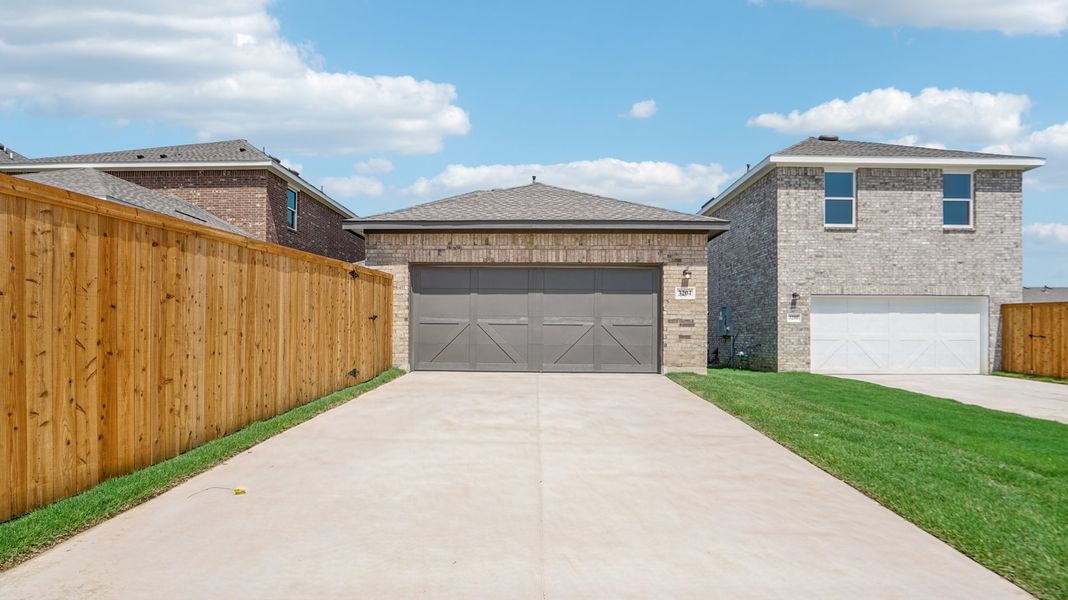 Representative exterior details of a home built from the Jupiter by Starlight Homes in Brookshire at Legacy Hills, Celina (Image 4). Representative exterior details of a home built from the Jupiter by Starlight Homes in Brookshire at Legacy Hills, Celina (Image 4).