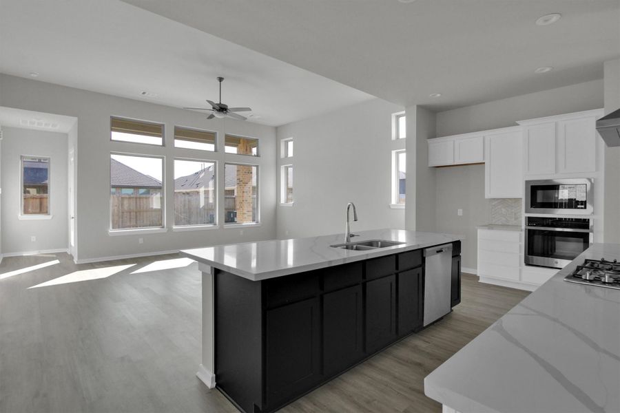 Furnished interior view inside a new home in Canterra Creek  60', Rosharon (Image 9).