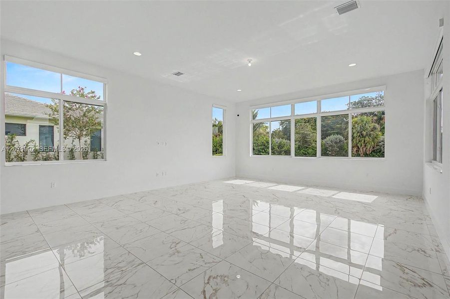 Spacious, unfurnished interior of a new home in , Davie (Image 39).