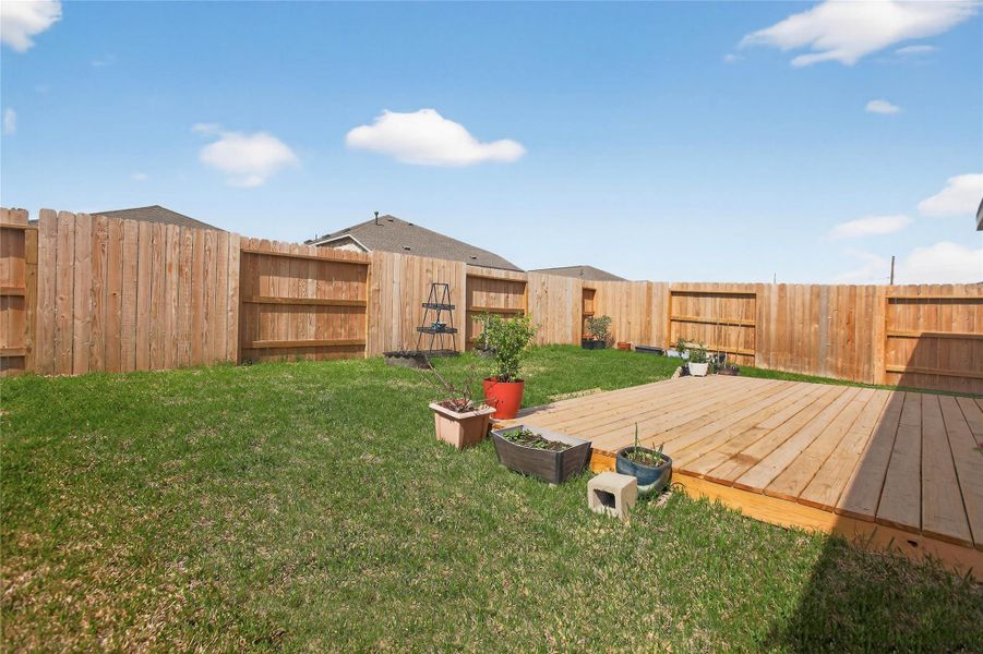 Exterior details and patio area of a home in Anniston, Katy (Image 27).