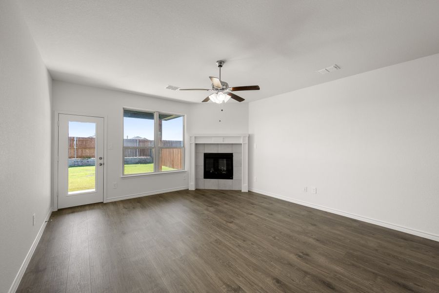 Spacious, unfurnished interior of a new home in Baker Farms, Cleburne (Image 20). Spacious, unfurnished interior of a new home in Baker Farms, Cleburne (Image 20).