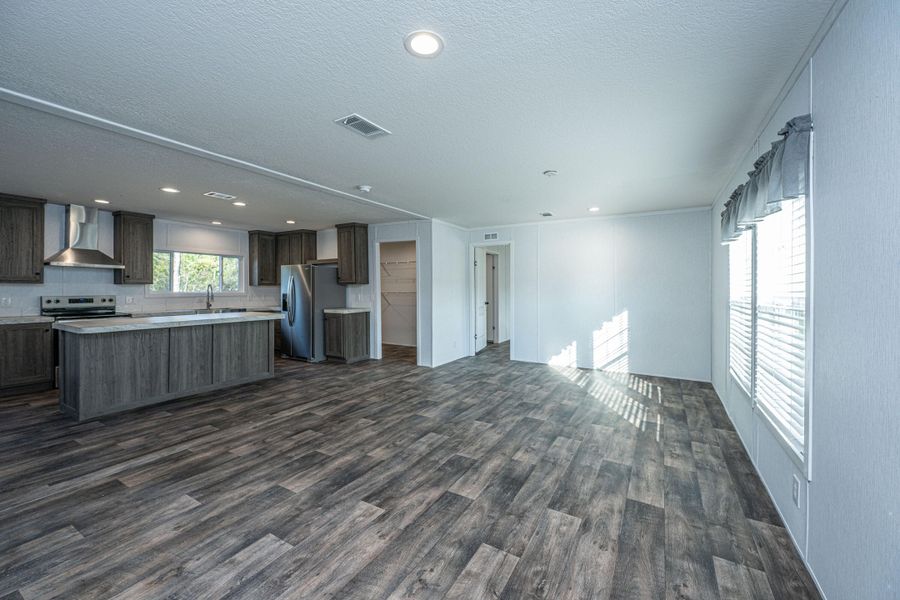 Spacious, unfurnished interior of a new home in , Pinopolis (Image 35).