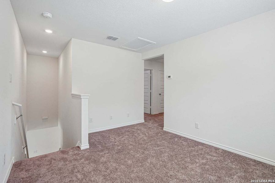 Spacious, unfurnished interior of a new home in Medina Crossing, Von Ormy (Image 31).