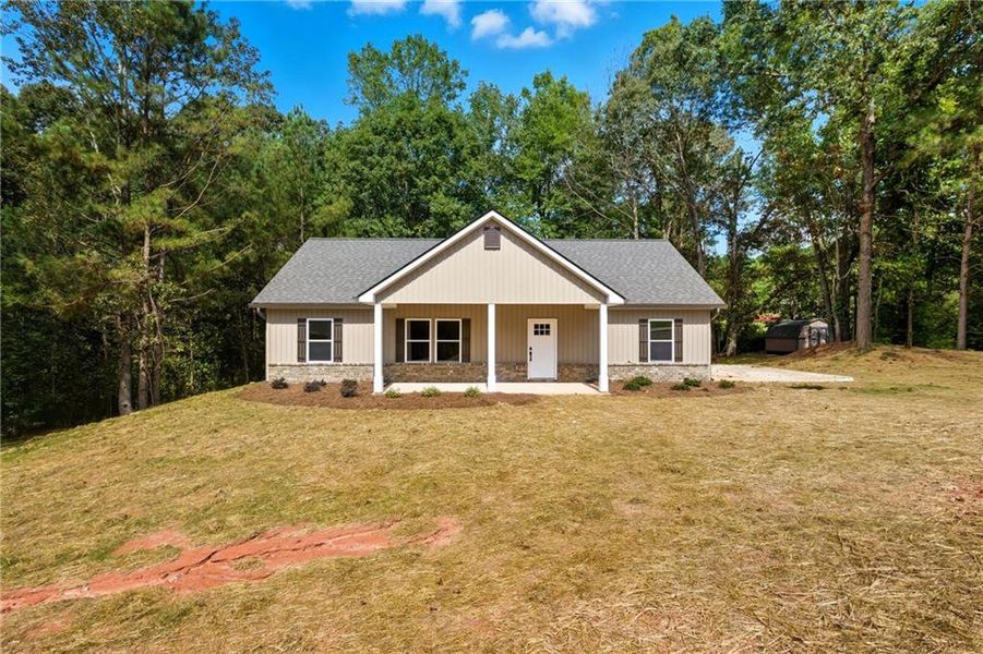 Exterior details and patio area of a home in , Toccoa (Image 19).