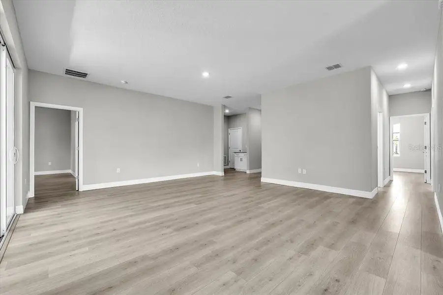 Spacious, unfurnished interior of a new home in , Punta Gorda (Image 33).